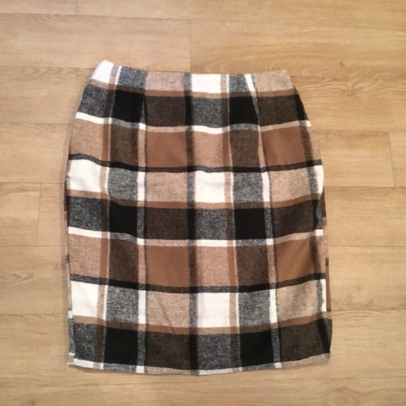 Women’s Plaid Pencil Midi Skirt - Picture 2 of 5